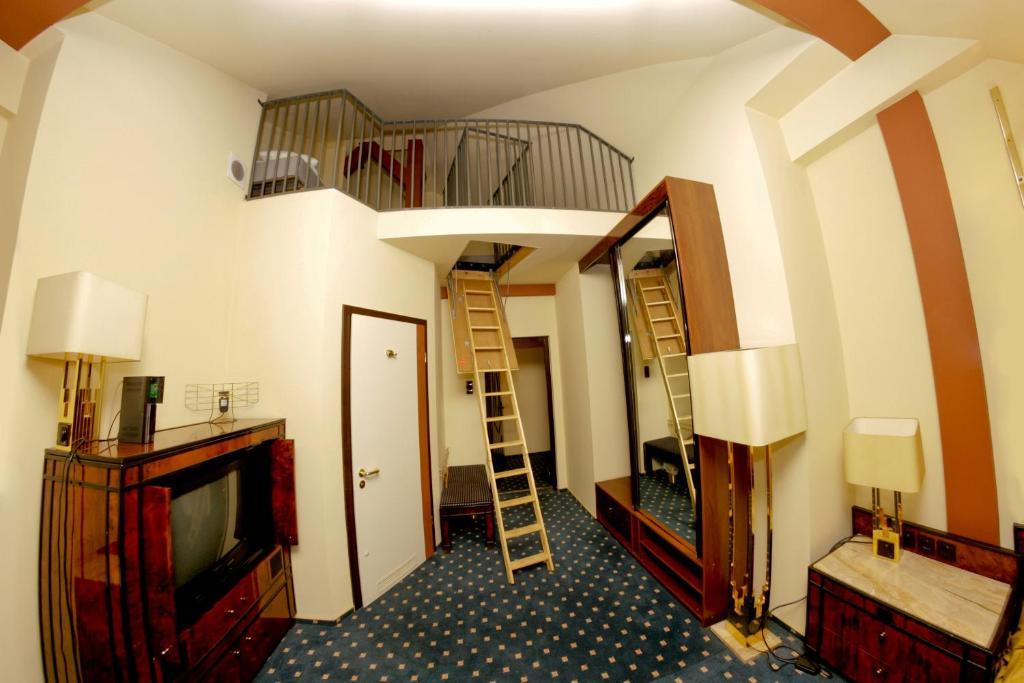 Hotel Podzamcze Tarnów Esterno foto