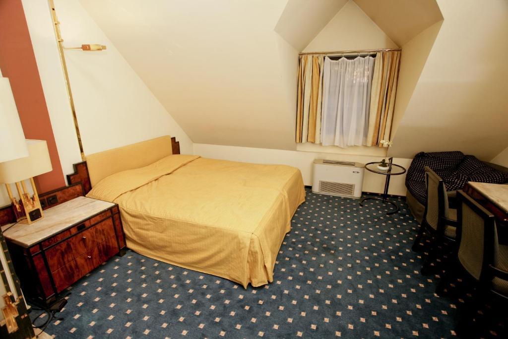 Hotel Podzamcze Tarnów Esterno foto