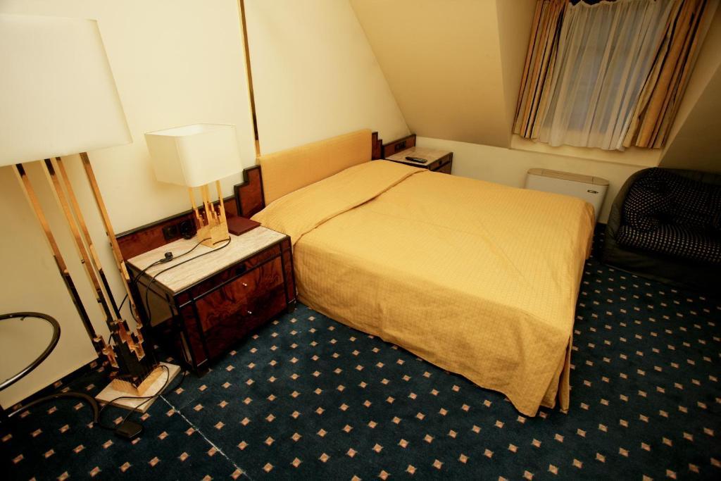 Hotel Podzamcze Tarnów Esterno foto