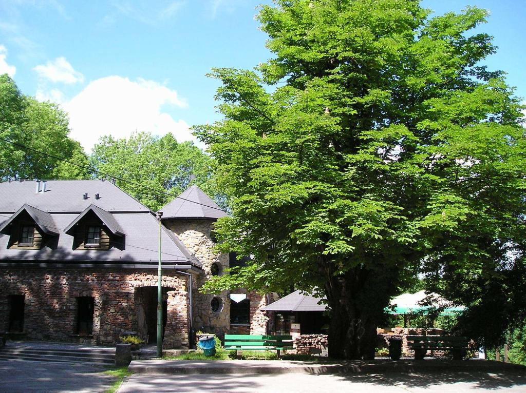 Hotel Podzamcze Tarnów Esterno foto
