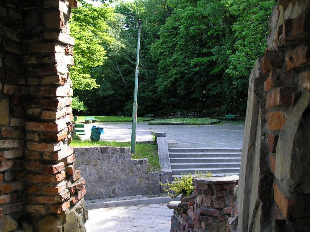 Hotel Podzamcze Tarnów Esterno foto