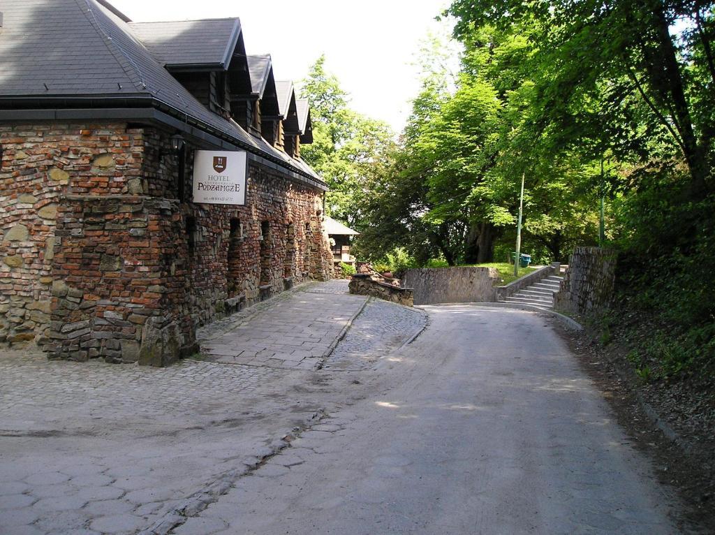 Hotel Podzamcze Tarnów Esterno foto