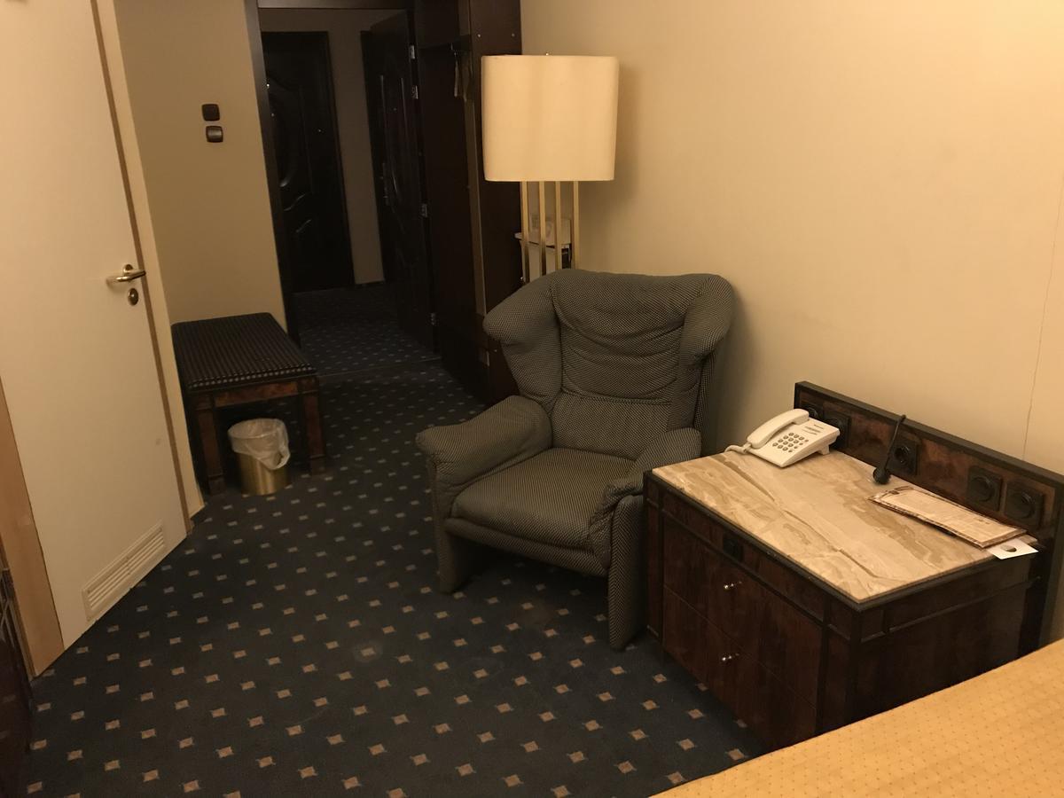 Hotel Podzamcze Tarnów Esterno foto