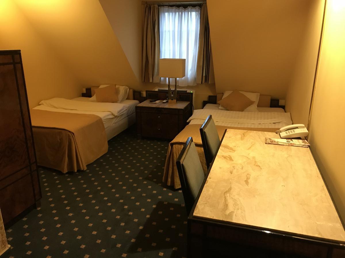 Hotel Podzamcze Tarnów Esterno foto