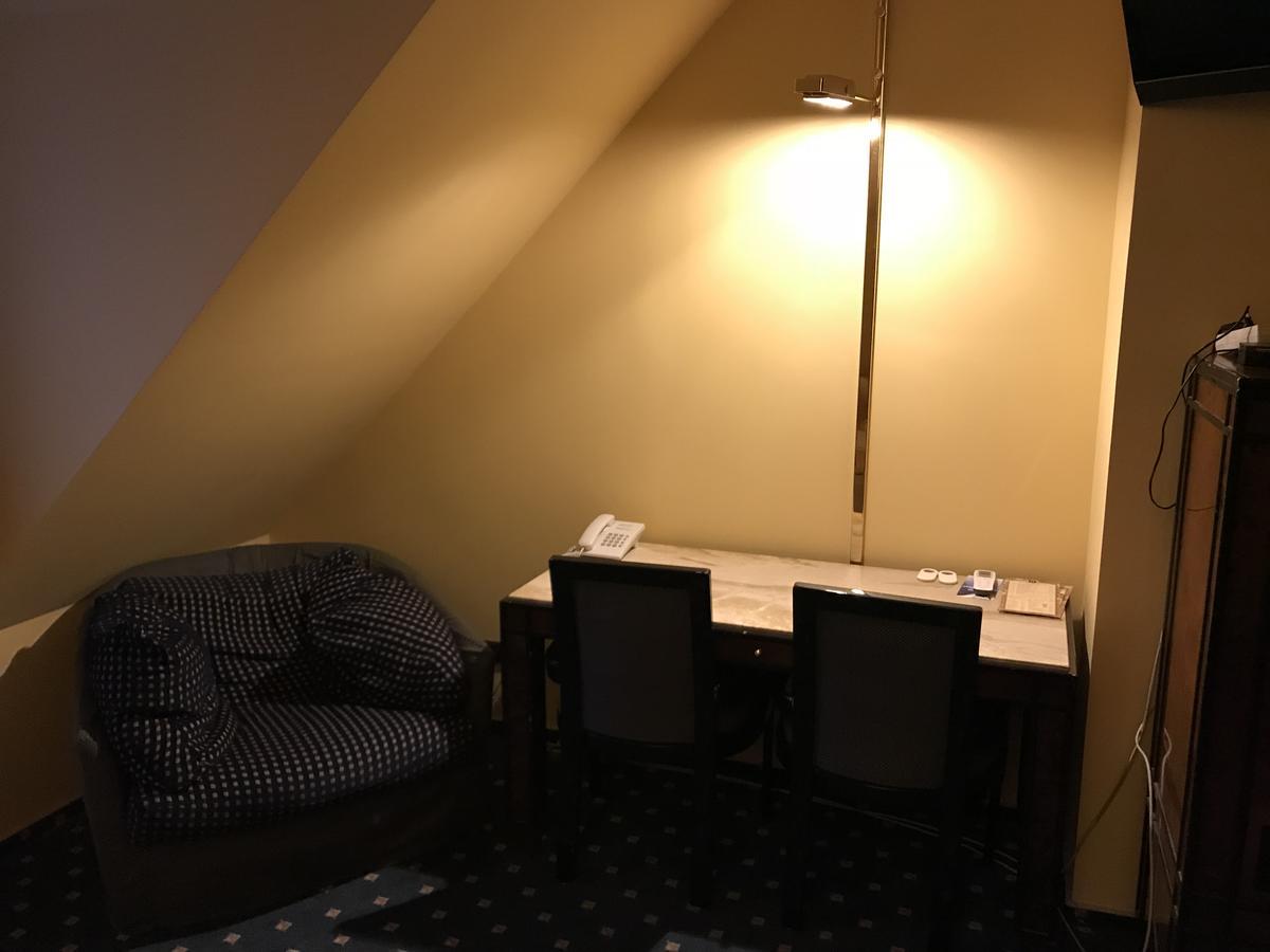 Hotel Podzamcze Tarnów Esterno foto