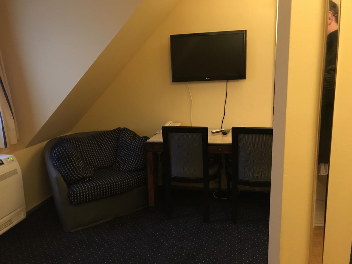 Hotel Podzamcze Tarnów Esterno foto