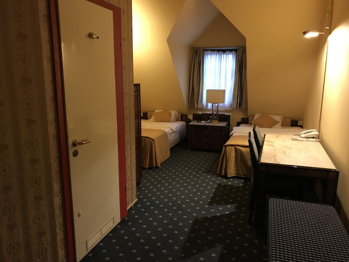 Hotel Podzamcze Tarnów Esterno foto