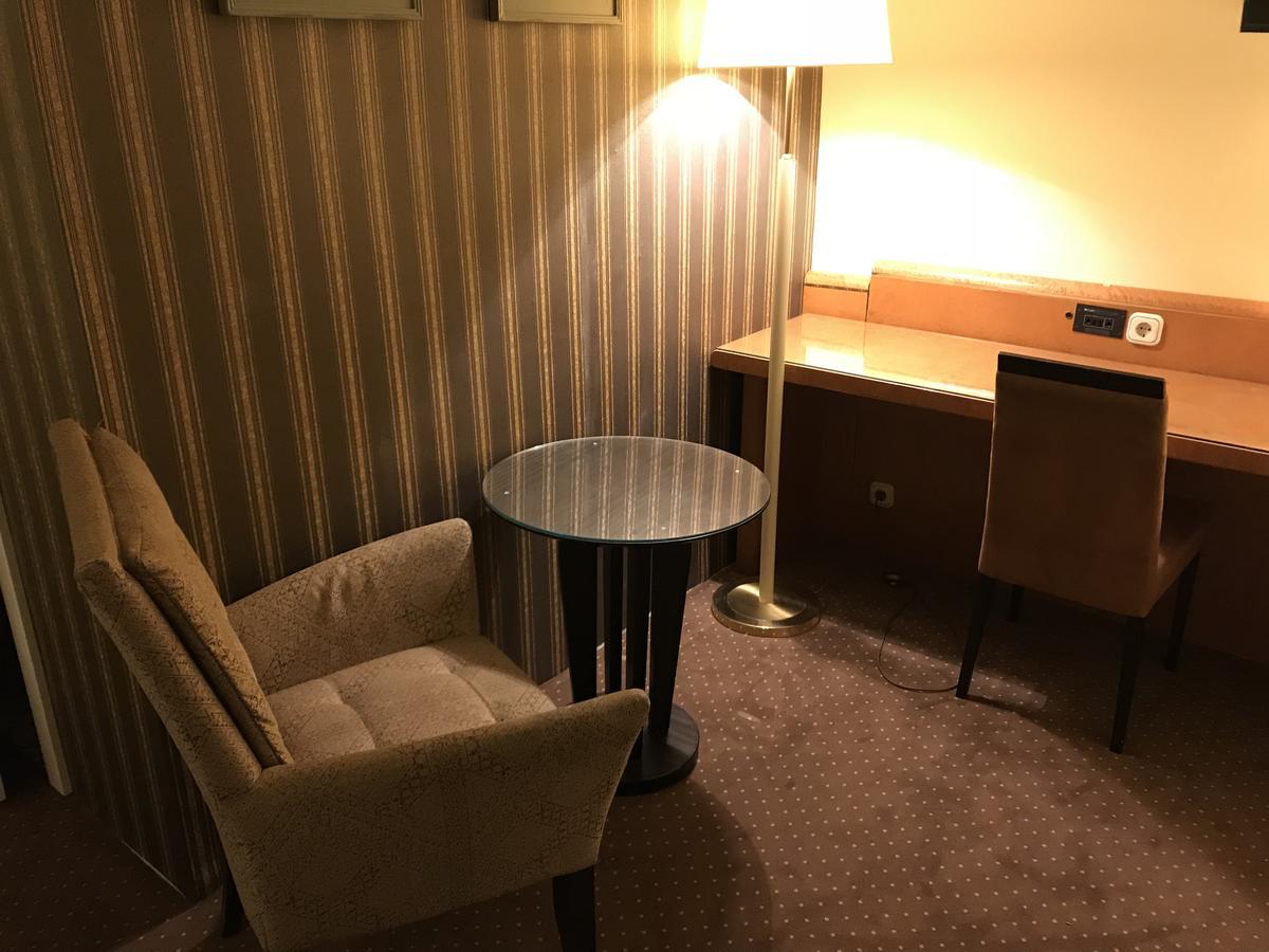 Hotel Podzamcze Tarnów Esterno foto