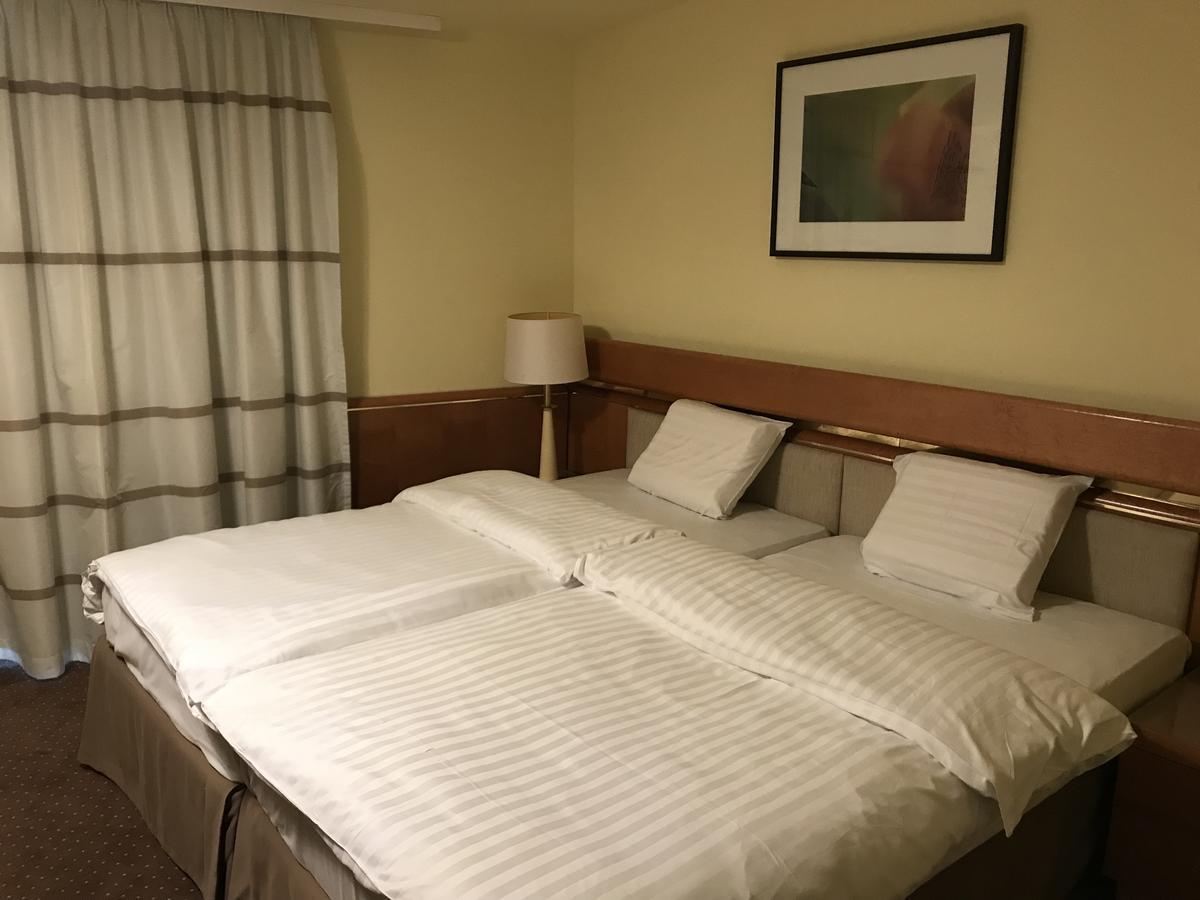 Hotel Podzamcze Tarnów Esterno foto