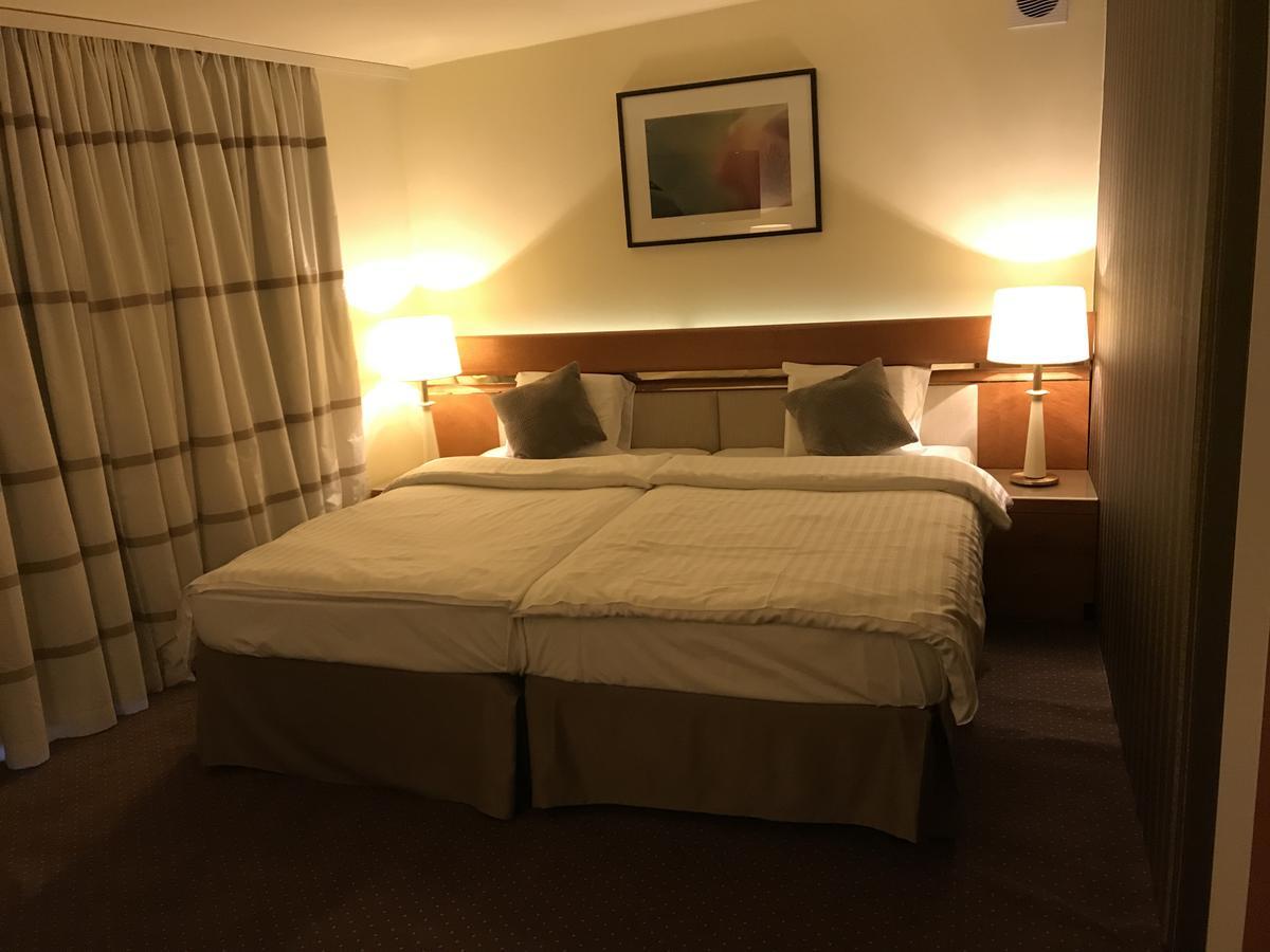 Hotel Podzamcze Tarnów Esterno foto