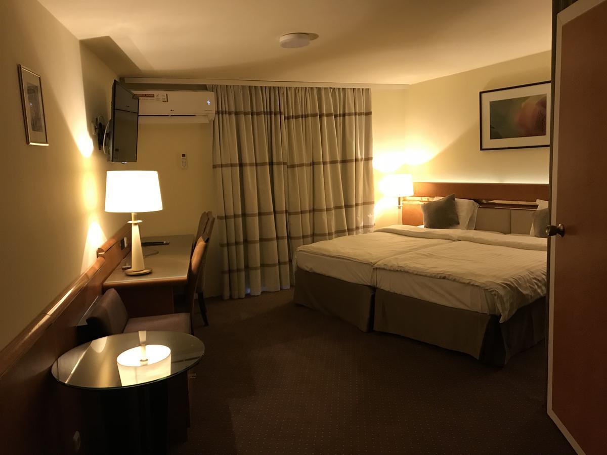 Hotel Podzamcze Tarnów Esterno foto