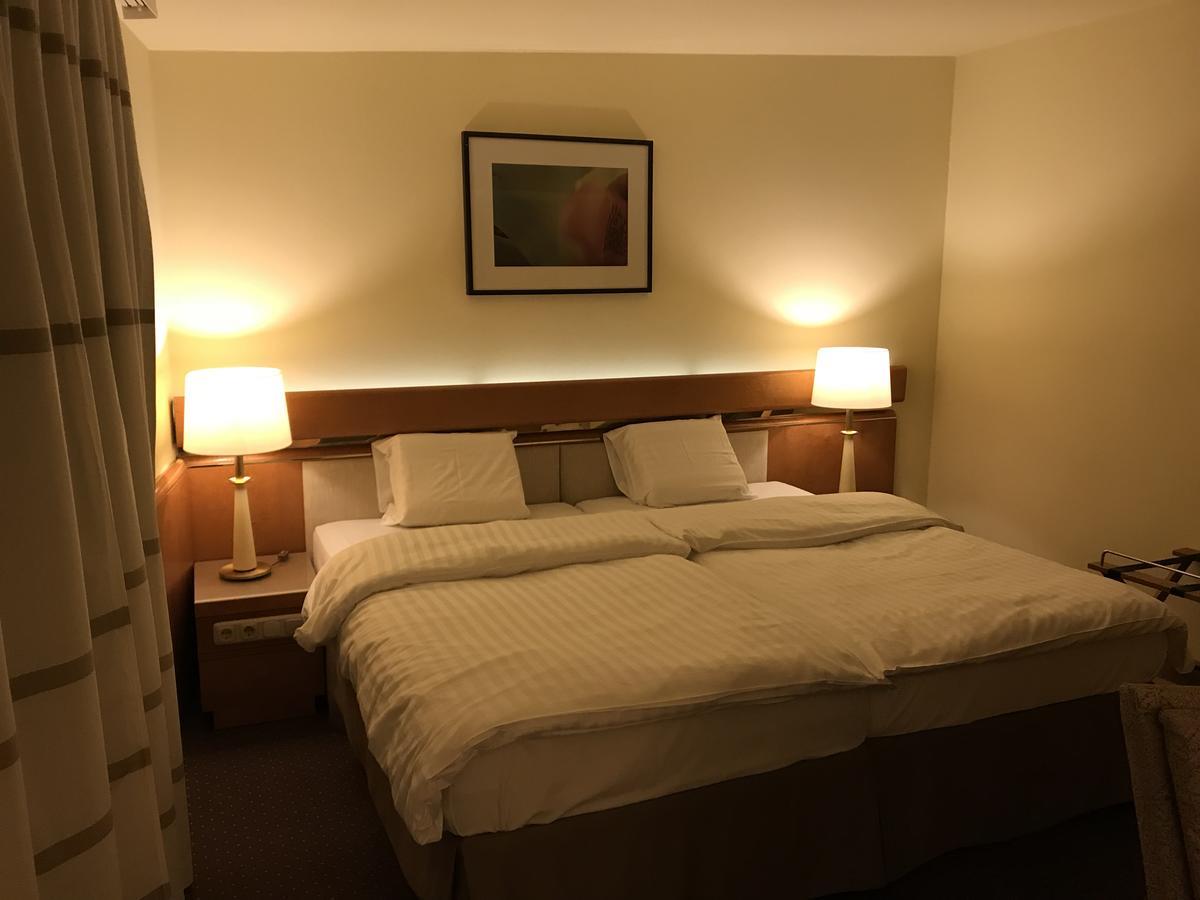 Hotel Podzamcze Tarnów Esterno foto