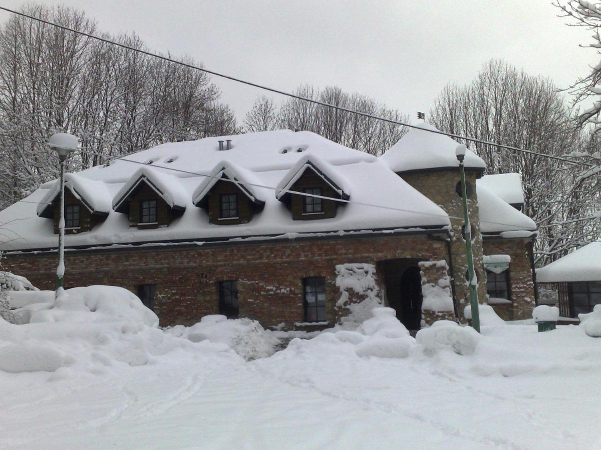 Hotel Podzamcze Tarnów Esterno foto